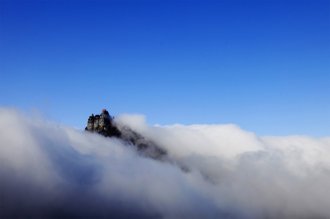 雾锁天柱山1